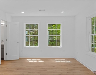 237 Howard Street Ne - Photo Thumbnail 1