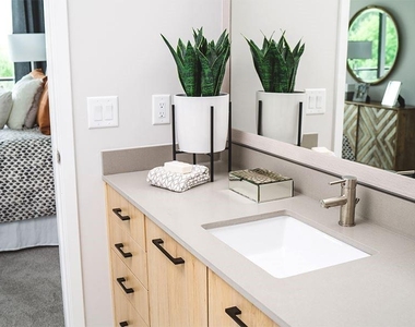3205 Cumberland Boulevard - Photo Thumbnail 4