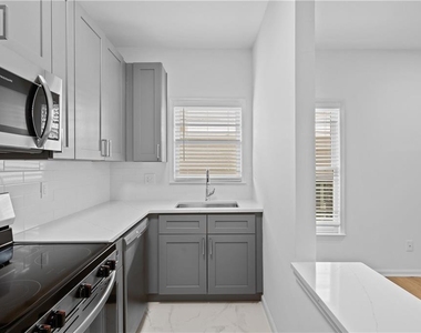 567 Winton Terrace Ne - Photo Thumbnail 7