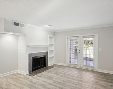 100 Pinhurst Drive - Photo Thumbnail 5