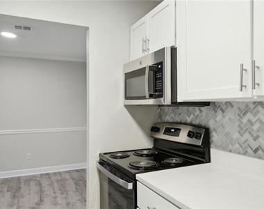 100 Pinhurst Drive - Photo Thumbnail 1