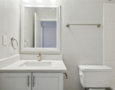 100 Pinhurst Drive - Photo Thumbnail 10