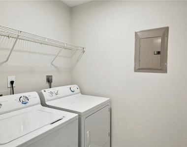 100 Pinhurst Drive - Photo Thumbnail 12