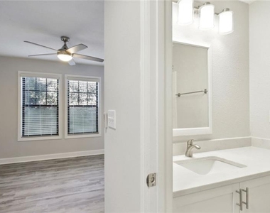 100 Pinhurst Drive - Photo Thumbnail 11