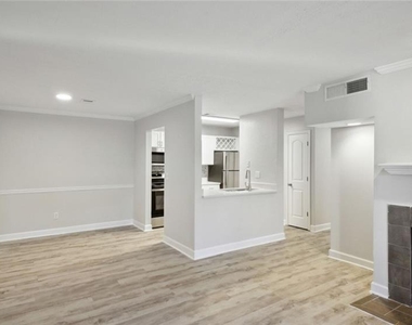 100 Pinhurst Drive - Photo Thumbnail 6