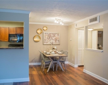 100 Pinhurst Drive - Photo Thumbnail 15