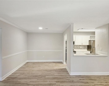 100 Pinhurst Drive - Photo Thumbnail 3