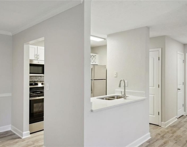 100 Pinhurst Drive - Photo Thumbnail 2