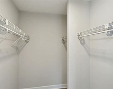 100 Pinhurst Drive - Photo Thumbnail 13