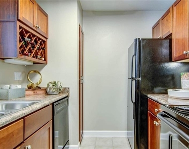 100 Pinhurst Drive - Photo Thumbnail 14