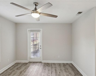 100 Pinhurst Drive - Photo Thumbnail 7