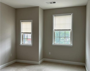 1468 Edgebrook Court Ne - Photo Thumbnail 23
