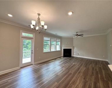 1468 Edgebrook Court Ne - Photo Thumbnail 4