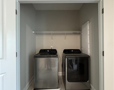 1468 Edgebrook Court Ne - Photo Thumbnail 15