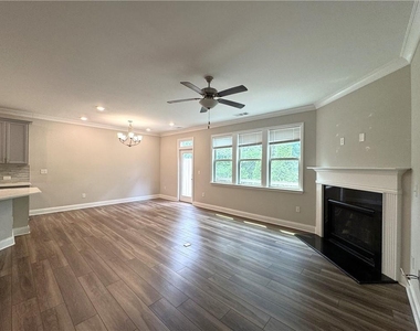 1468 Edgebrook Court Ne - Photo Thumbnail 5