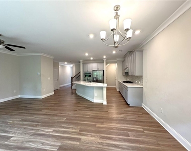 1468 Edgebrook Court Ne - Photo Thumbnail 8