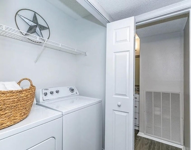 1401 W Paces Ferry Road Nw - Photo Thumbnail 10