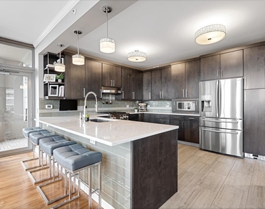 530 N Lake Shore Drive - Photo Thumbnail 4