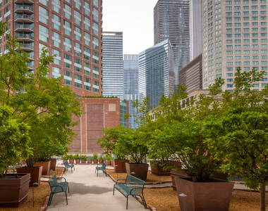 440 N Mcclurg Court - Photo Thumbnail 15