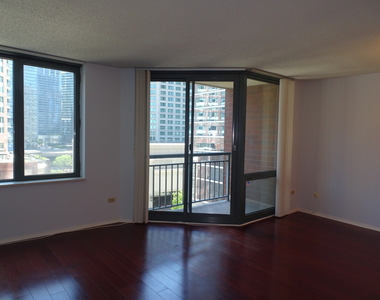 440 N Mcclurg Court - Photo Thumbnail 2