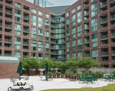 440 N Mcclurg Court - Photo Thumbnail 17