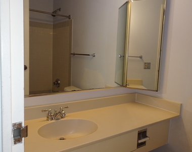 440 N Mcclurg Court - Photo Thumbnail 10