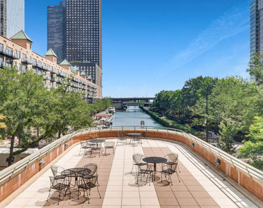 440 N Mcclurg Court - Photo Thumbnail 12