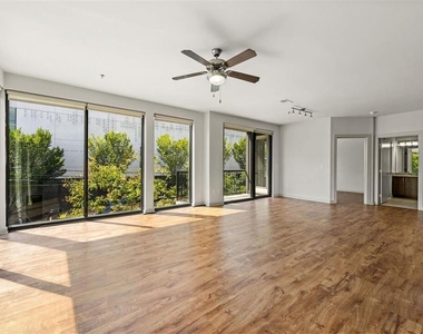 131 Ponce De Leon Avenue - Photo Thumbnail 4