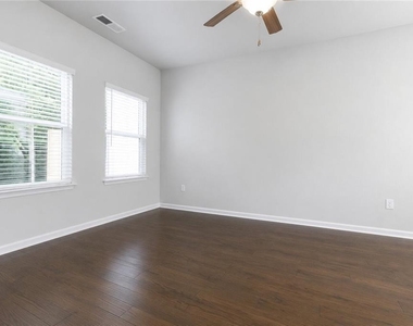 3370 Highbury Way - Photo Thumbnail 3