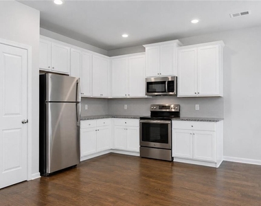 3370 Highbury Way - Photo Thumbnail 4