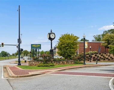 696 Hill Street - Photo Thumbnail 9
