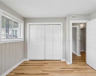 696 Hill Street - Photo Thumbnail 8