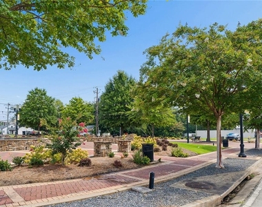 696 Hill Street - Photo Thumbnail 14
