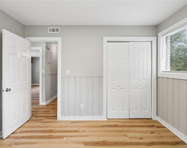 696 Hill Street - Photo Thumbnail 6