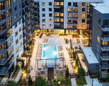200 Nerem Street Nw - Photo Thumbnail 2