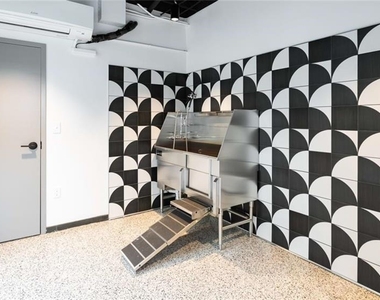 200 Nerem Street Nw - Photo Thumbnail 25