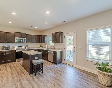 123 Mulberry Drive - Photo Thumbnail 16