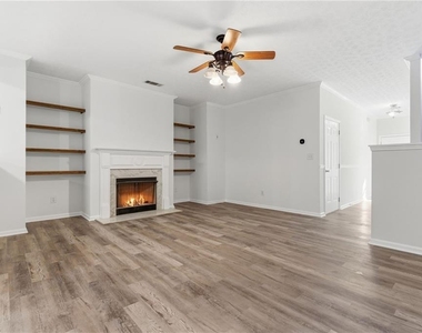 2913 Greyhawk Lane - Photo Thumbnail 9