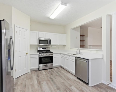 2913 Greyhawk Lane - Photo Thumbnail 19