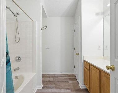 2913 Greyhawk Lane - Photo Thumbnail 33