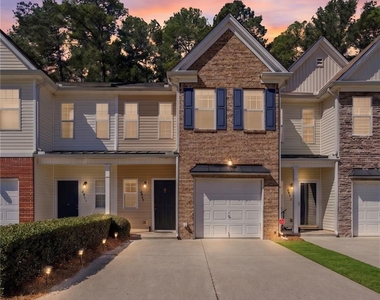 2913 Greyhawk Lane - Photo Thumbnail 6