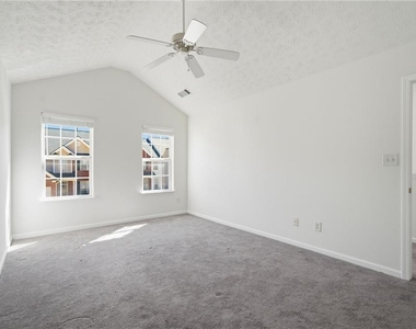 2913 Greyhawk Lane - Photo Thumbnail 24