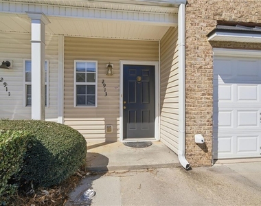 2913 Greyhawk Lane - Photo Thumbnail 8