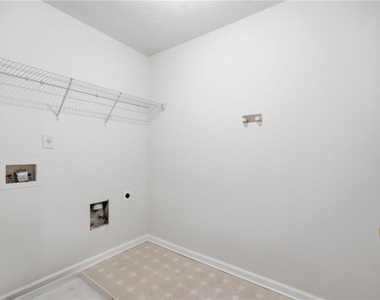 2913 Greyhawk Lane - Photo Thumbnail 36