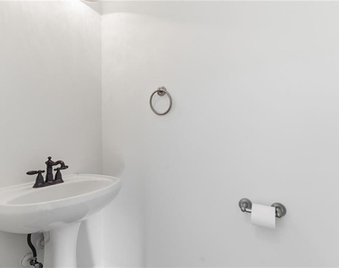 2913 Greyhawk Lane - Photo Thumbnail 23