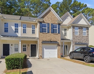 2913 Greyhawk Lane - Photo Thumbnail 7