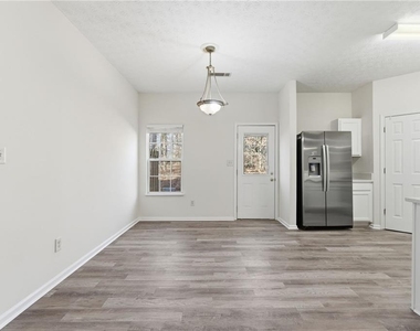 2913 Greyhawk Lane - Photo Thumbnail 15