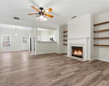 2913 Greyhawk Lane - Photo Thumbnail 10