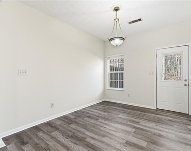 2913 Greyhawk Lane - Photo Thumbnail 14