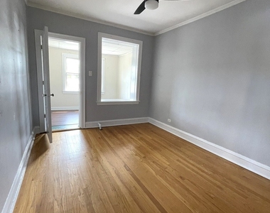 1445 W Thome Avenue - Photo Thumbnail 8